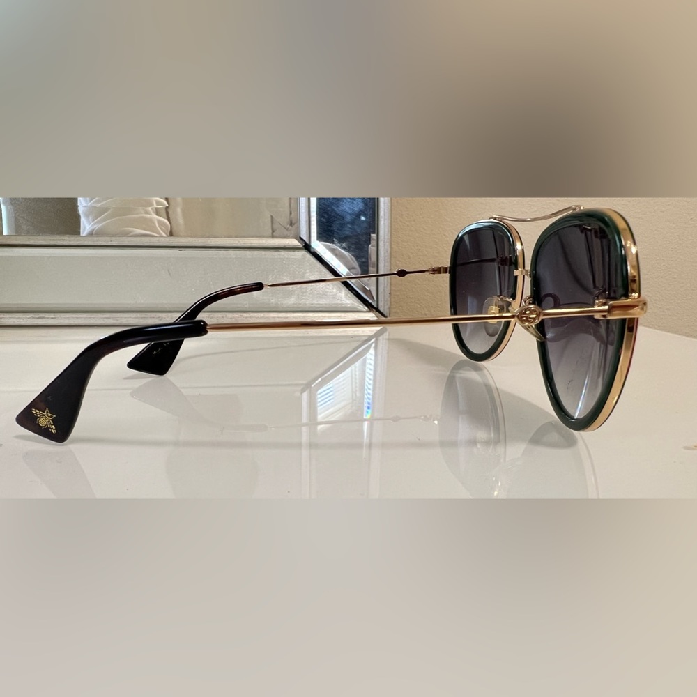 Gucci aviator sun glasses